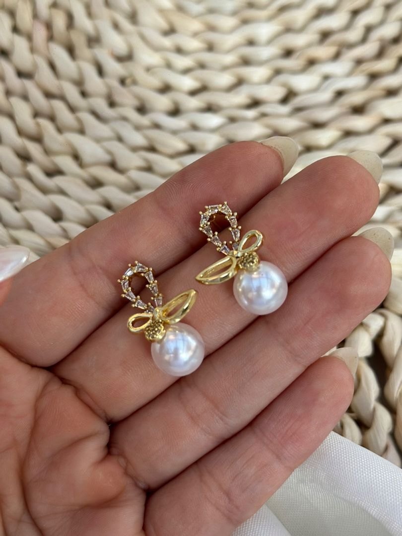 Arete mariposa perla 