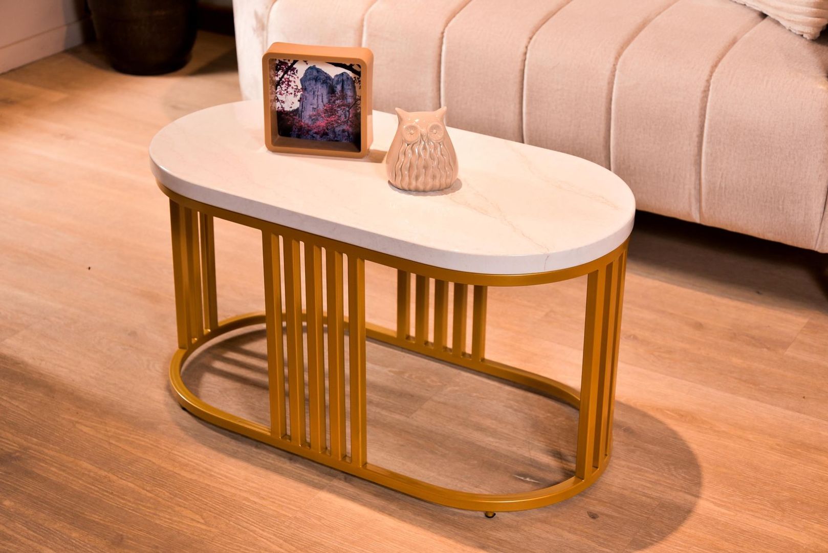 SALA TIFANY CON SILLA GIRATORIA TAPIZ BEIGE 	