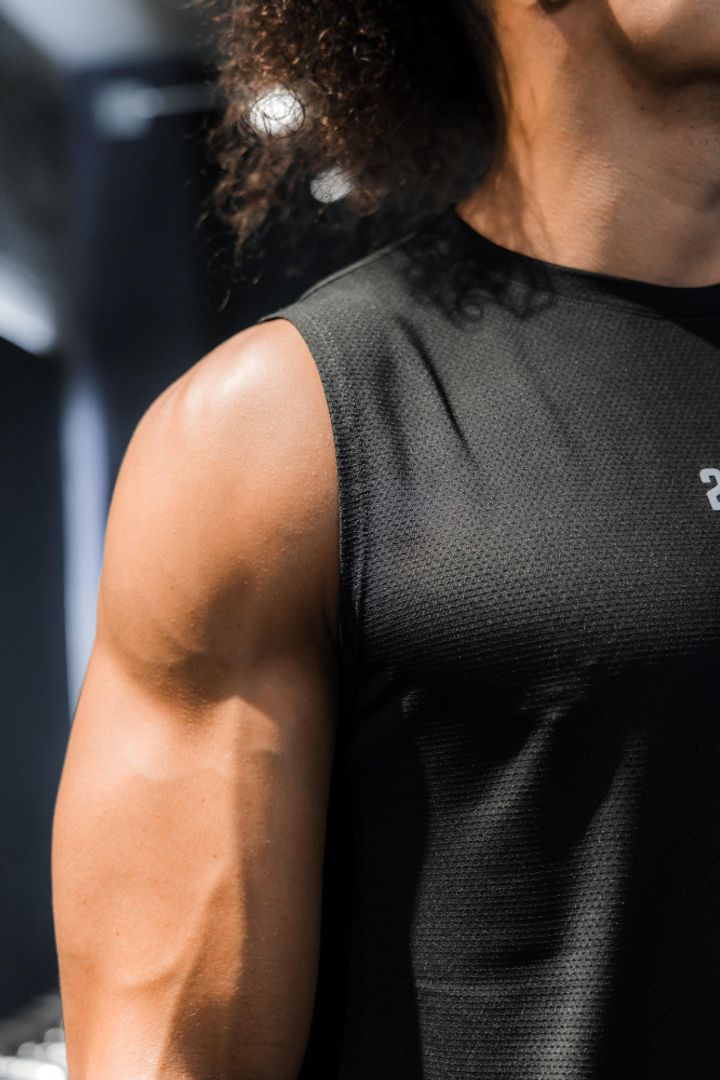 NUEVA CAMISILLA HOMBRE NEGRA