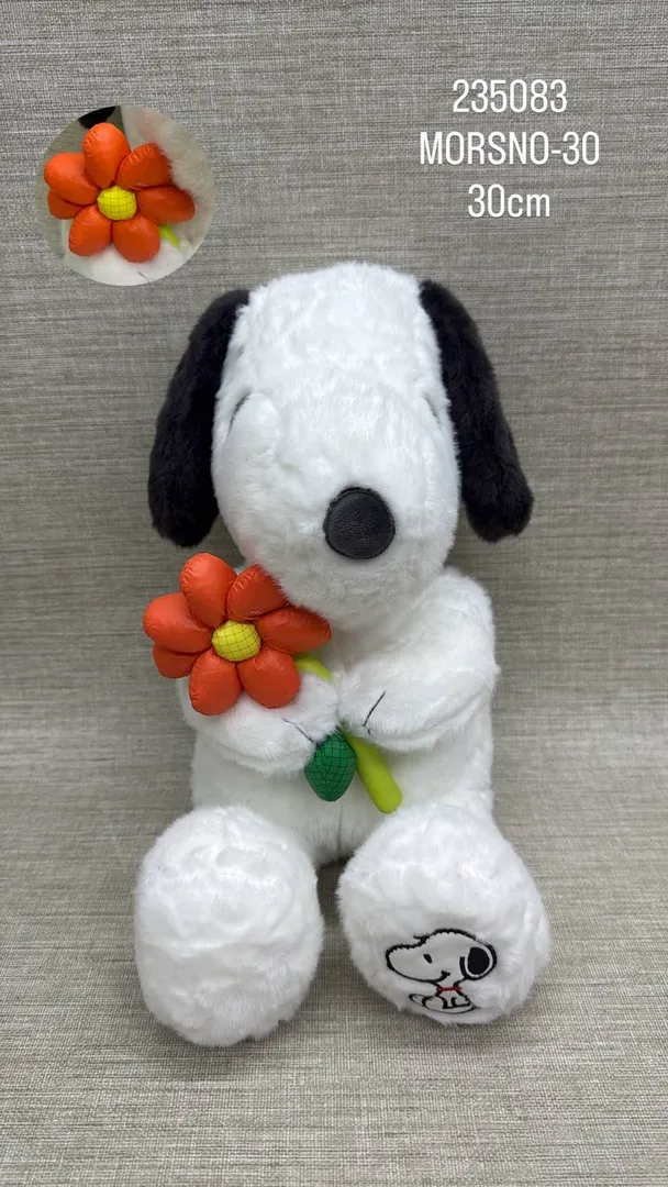 SNOOPY CON FLOR NARANJA 30 CM
