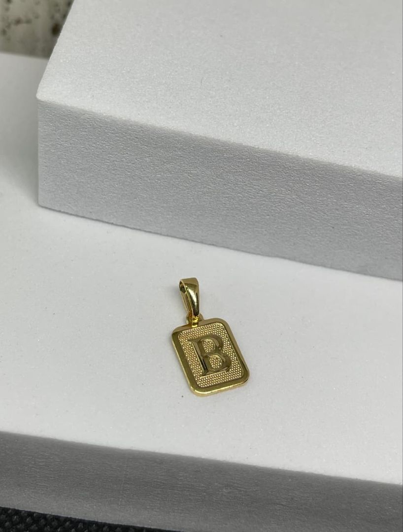 Dije letra B placa diamantada