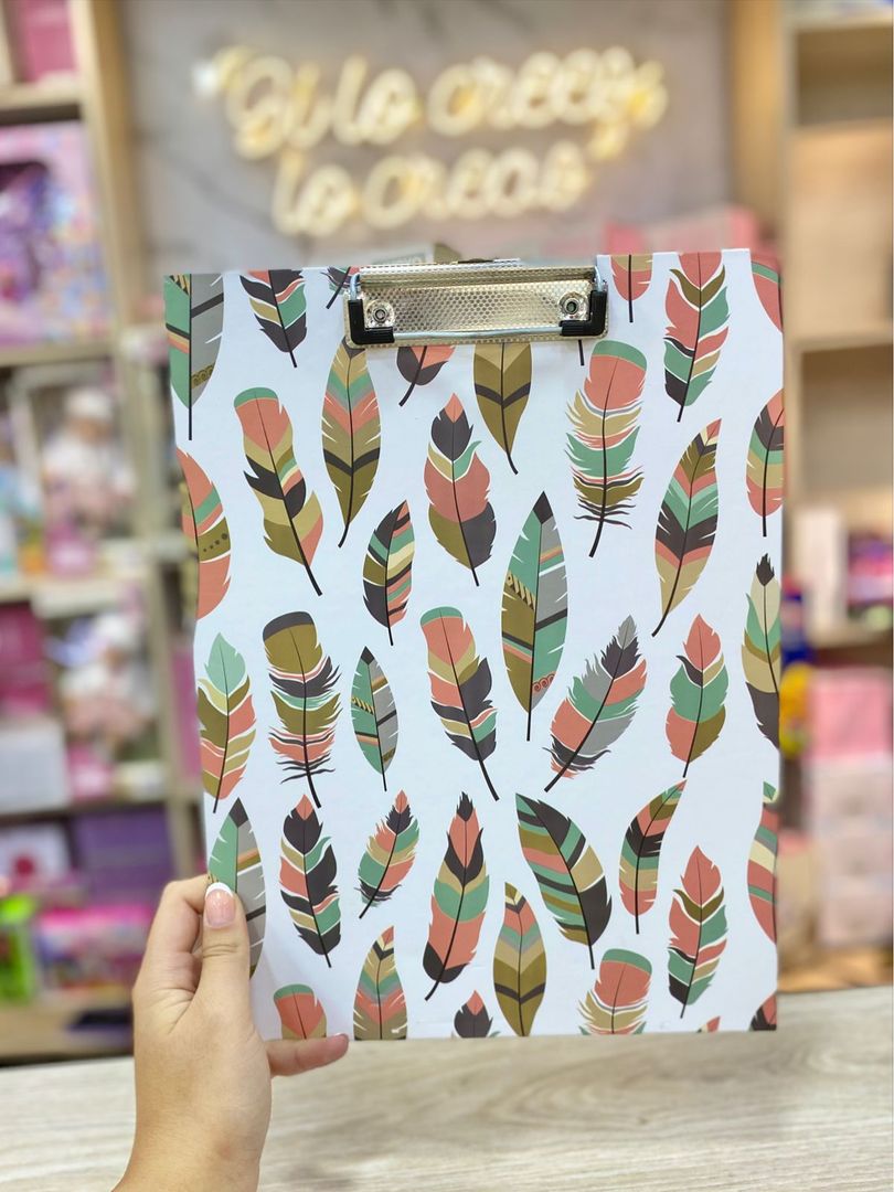 PORTAPAPEL / TABLA CON PINZA DECORADA