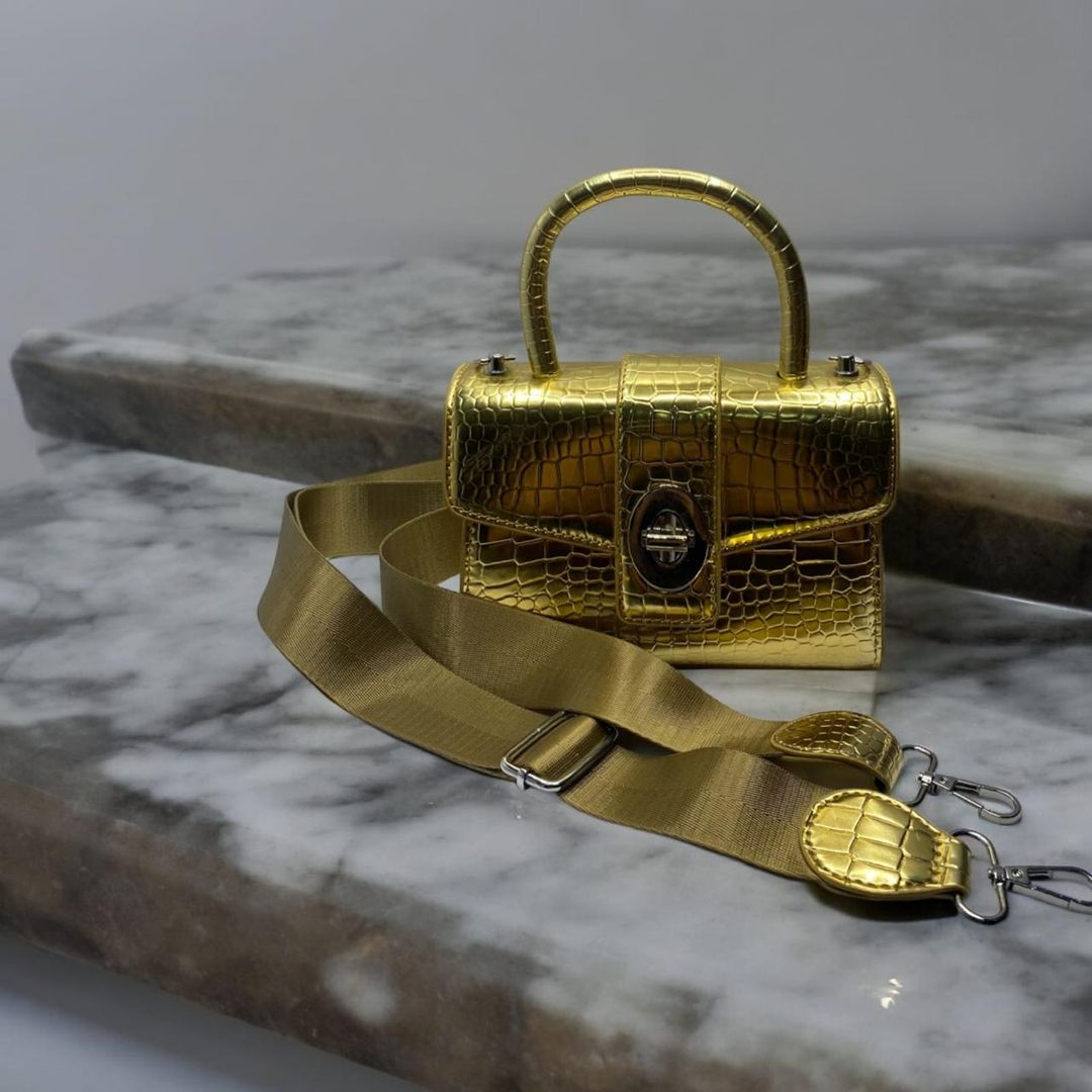 Bolso dorado metálico y blanco 