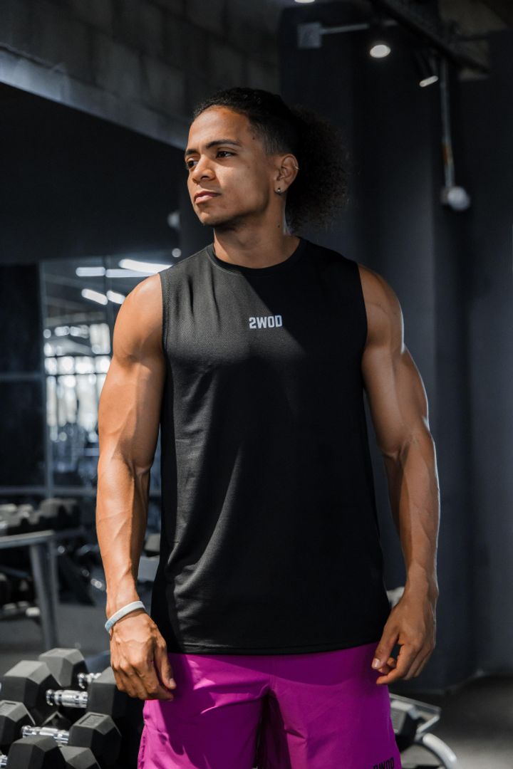 NUEVA CAMISILLA HOMBRE NEGRA