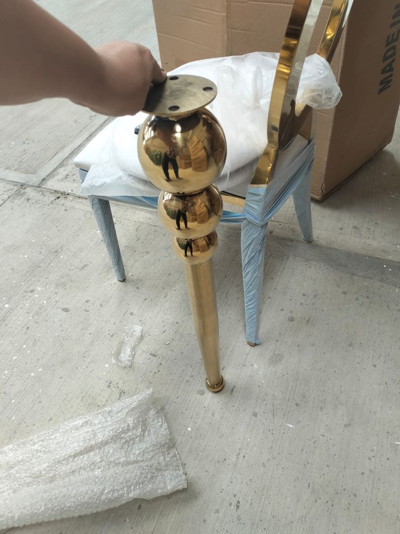 PATAS DE MESA DORADAS.