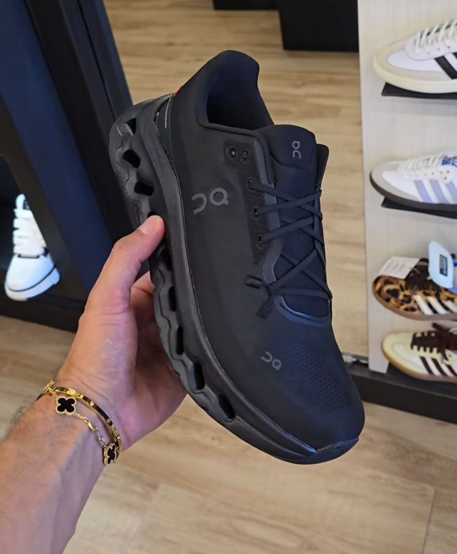 Cloud Tilt Black