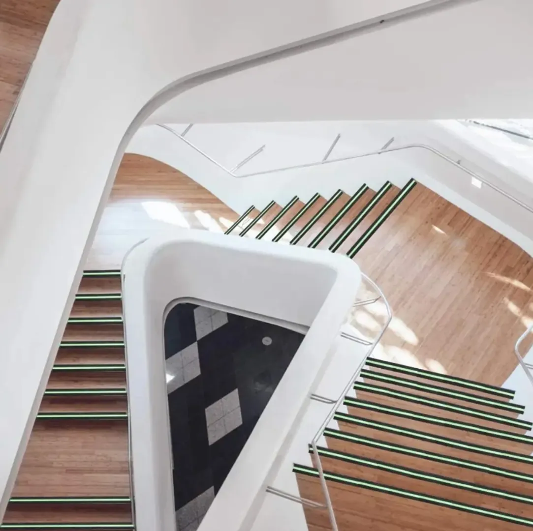 CINTA REFLECTIVA ANTIDESLIZANTE ADHESIVA 50MM X 20M