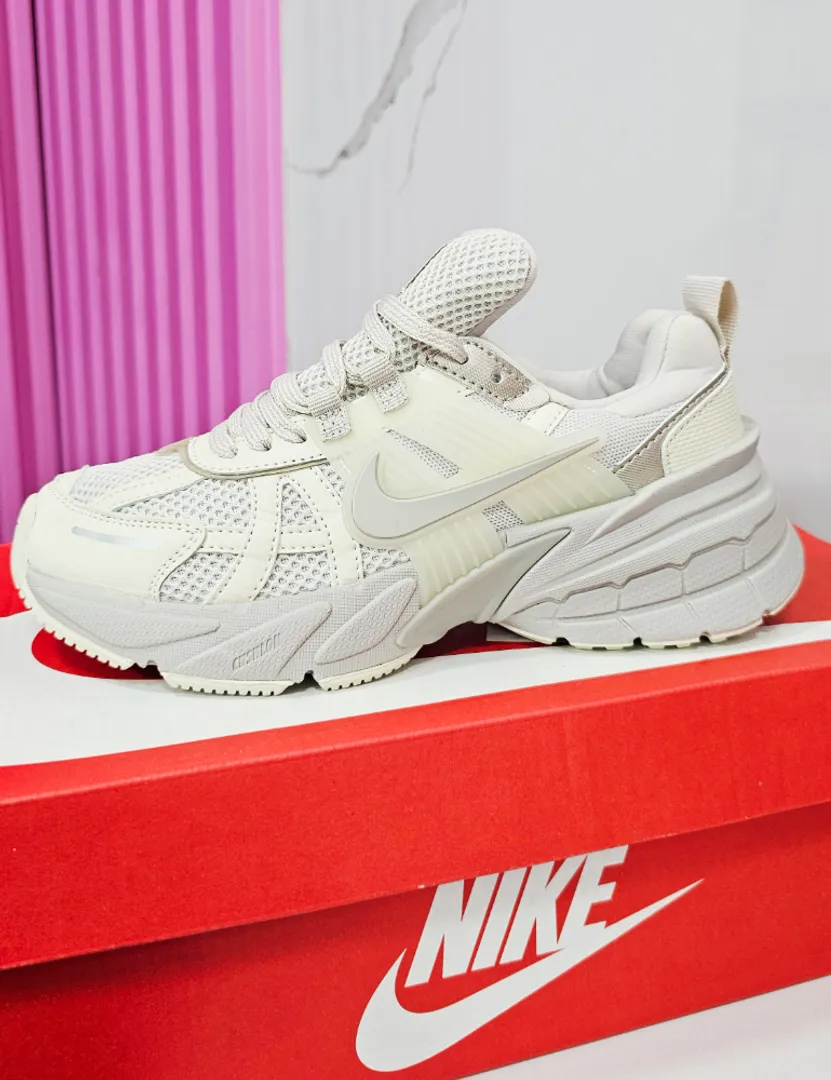 NIKE V2K RUN CHANTILLY