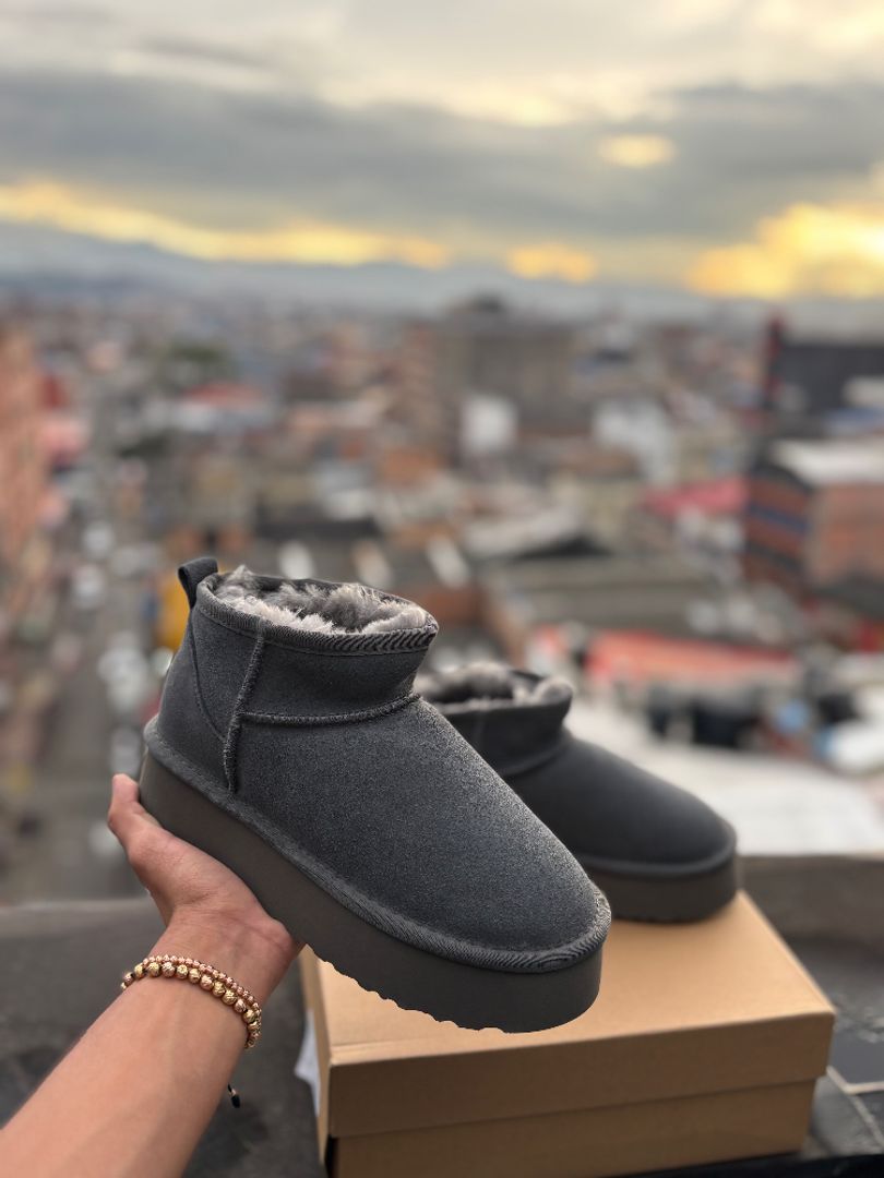 BOTA TIPO UGG GRIS IMPORTADA
