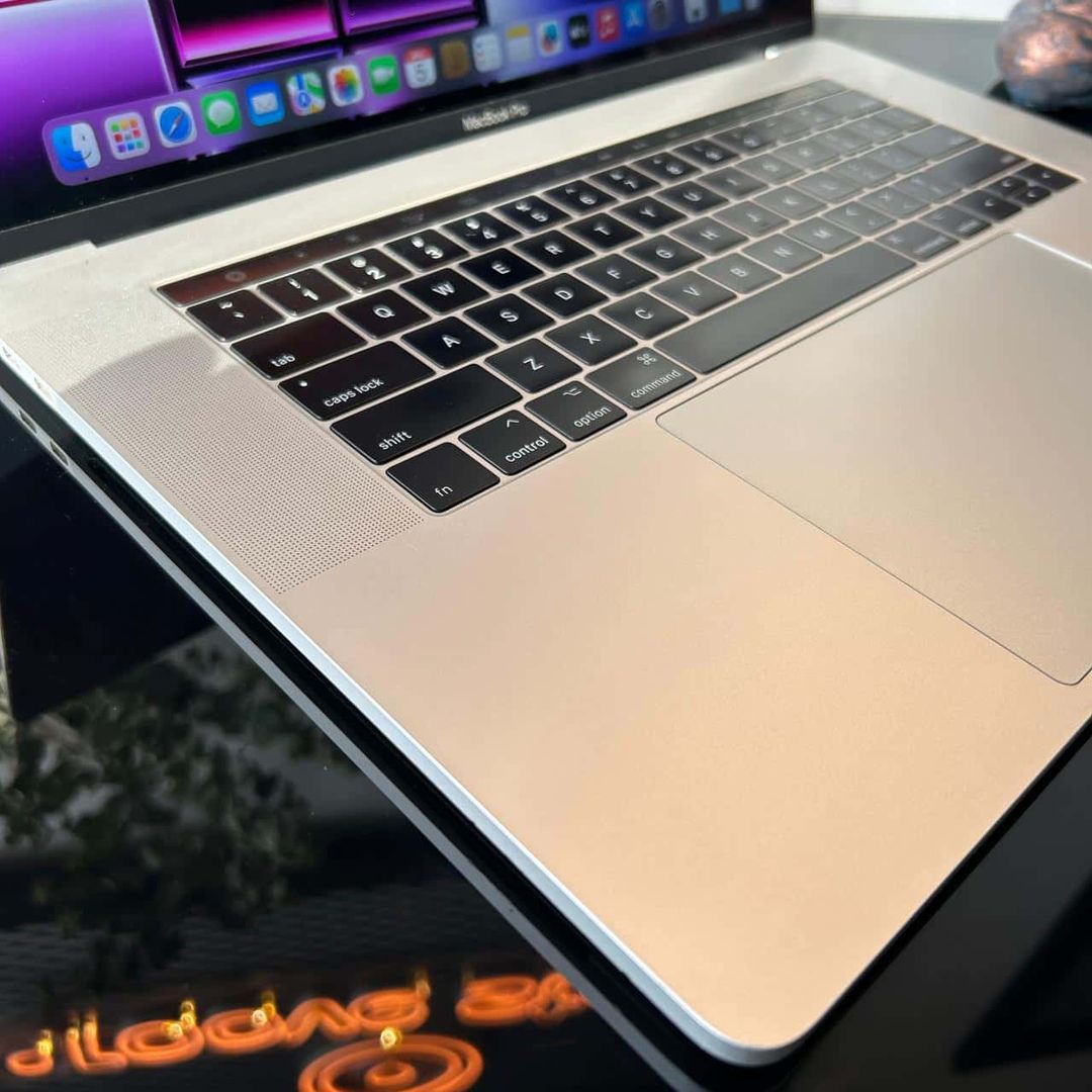 MacBook Pro A1707 15.4”