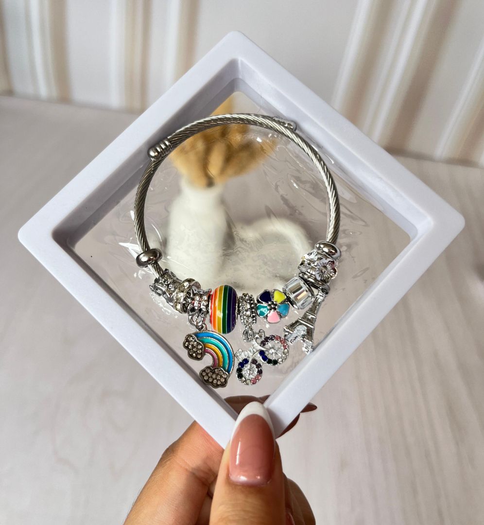 Pulsera tipo Pandora en caja 