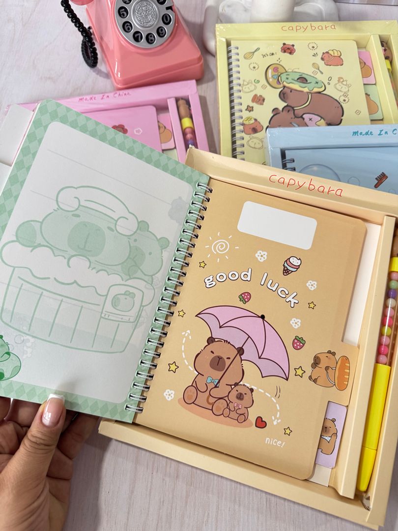 Kit cuaderno y lapicero capibara