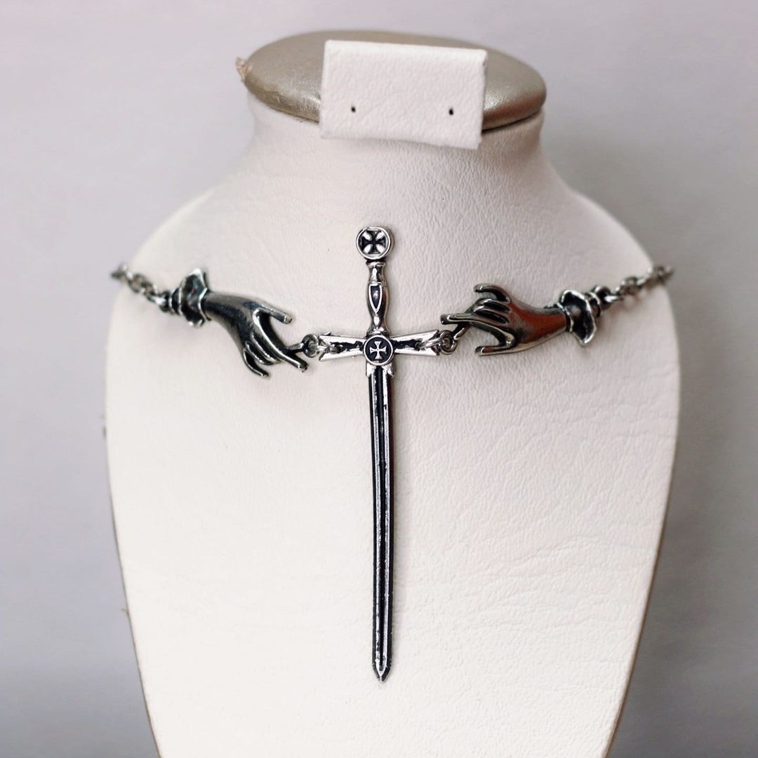 COLLAR ESPADA UNISEX