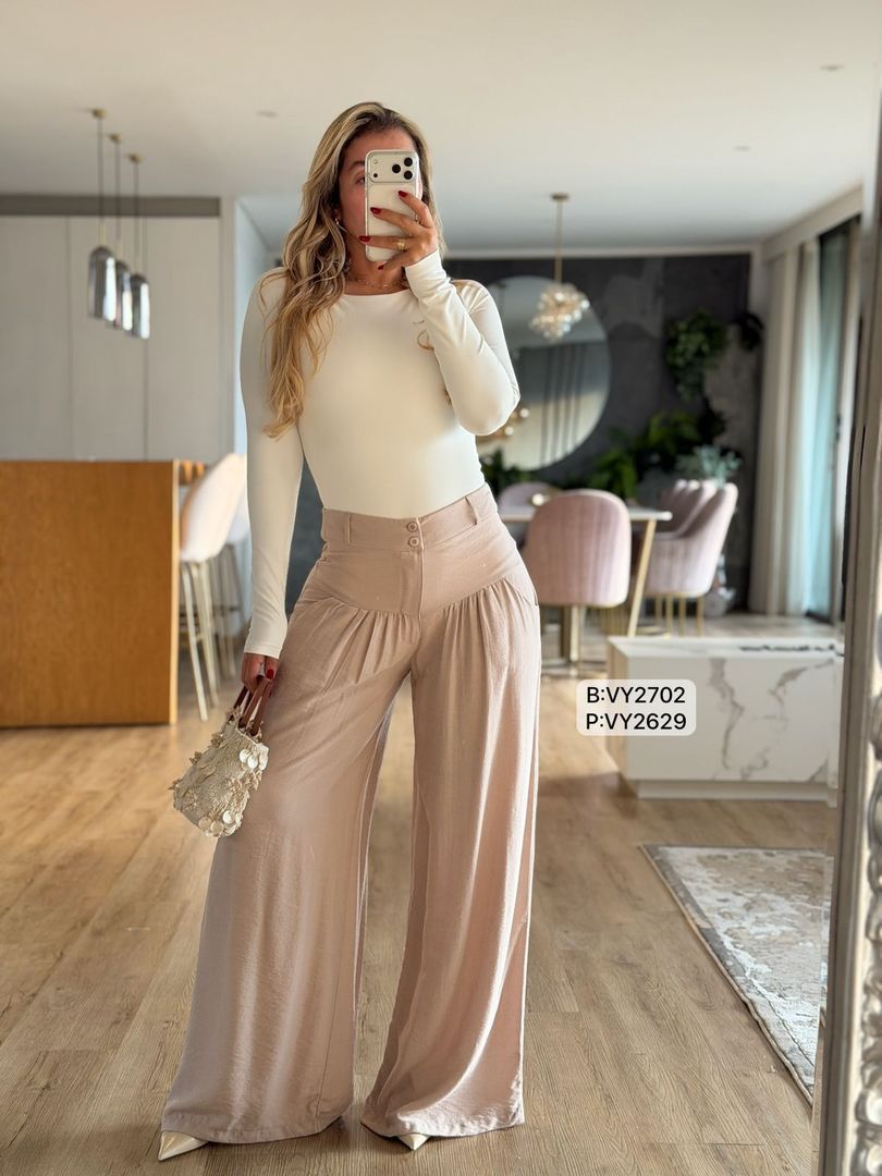 PANTALON CORTE RECOGIDO EN FRENTE VY2629