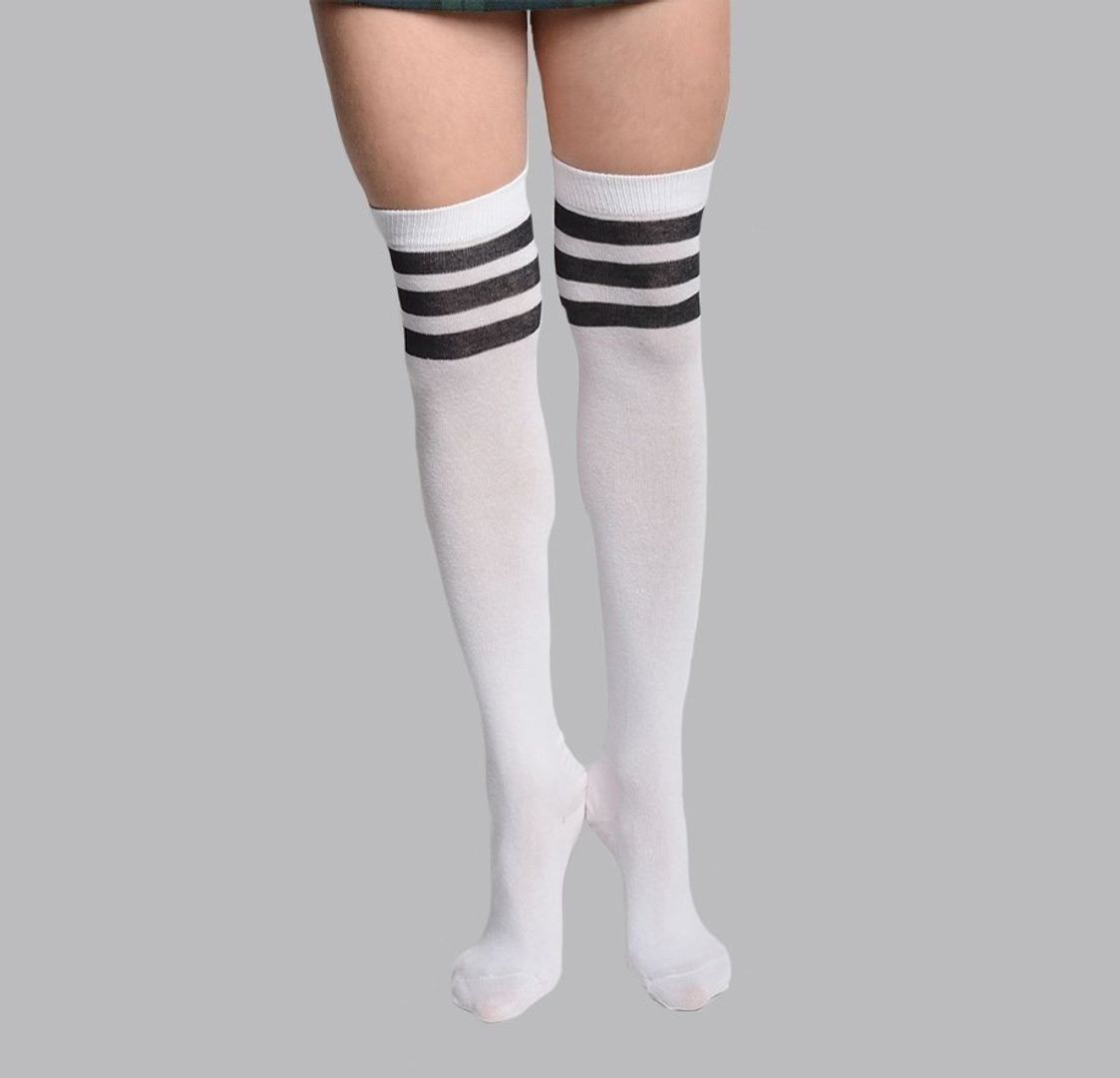 MEDIA BUCANERA BLANCA CON TRIPLE RAYA NEGRA.