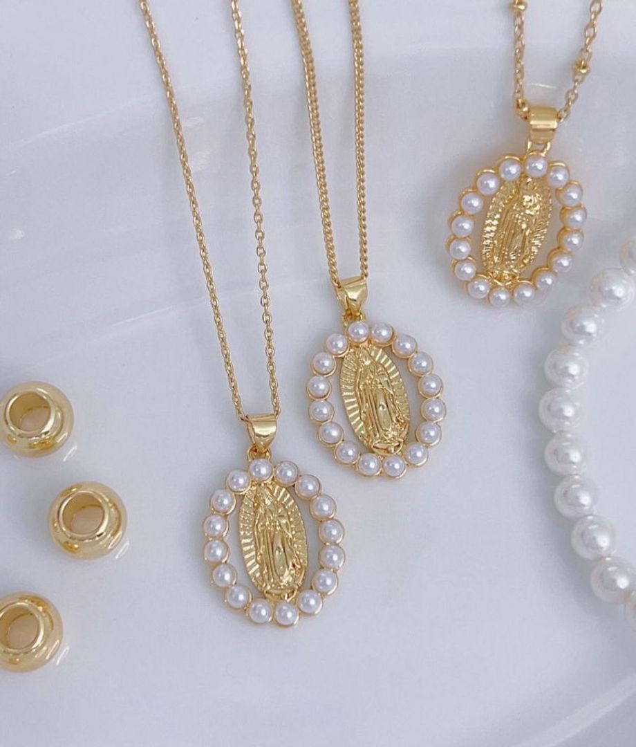 COLLAR VIRGEN PERLAS