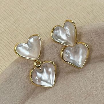 Imagen del producto Arete corazón doble blanco 