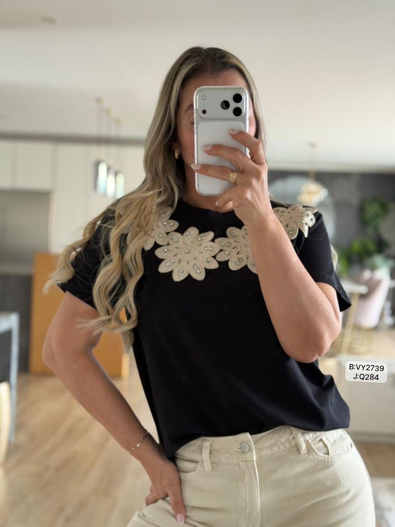 CAMISETA 4 FLORES CROCHE PIEDRAS VY2739