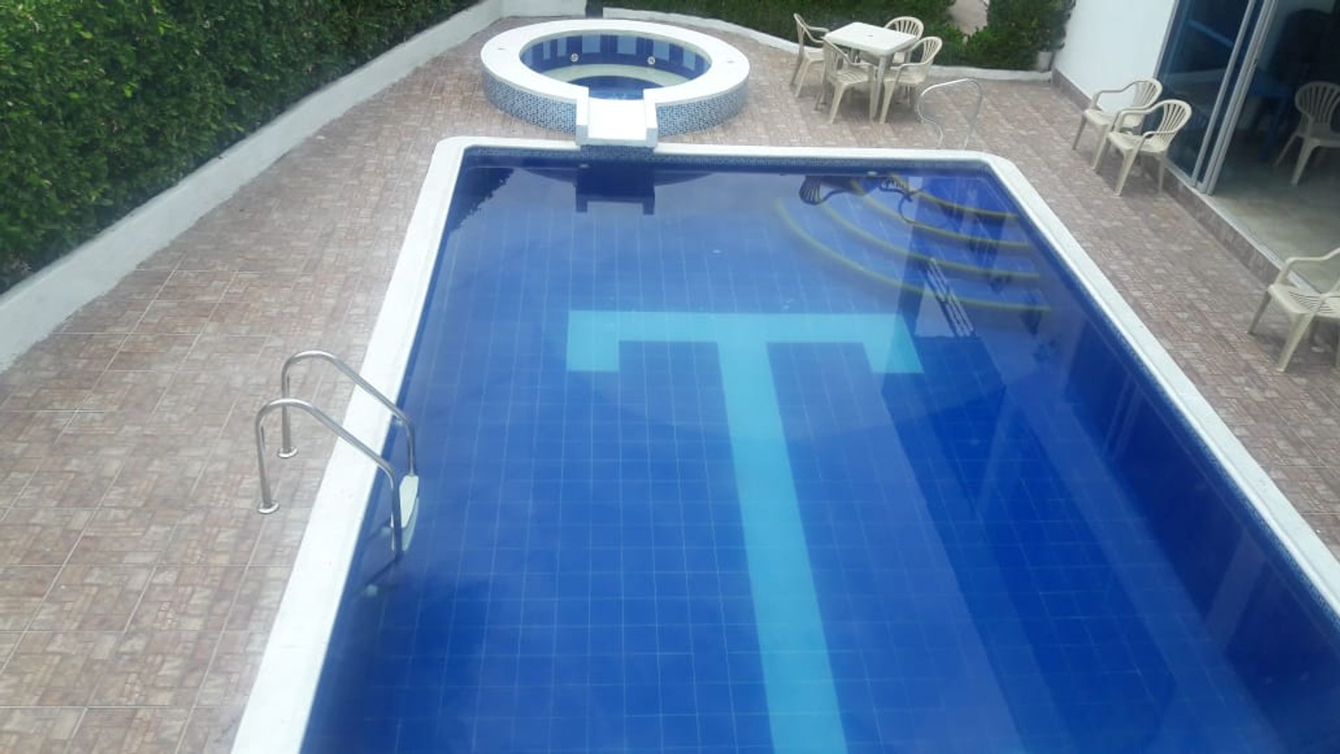 MELGAR  |12 PERSONAS