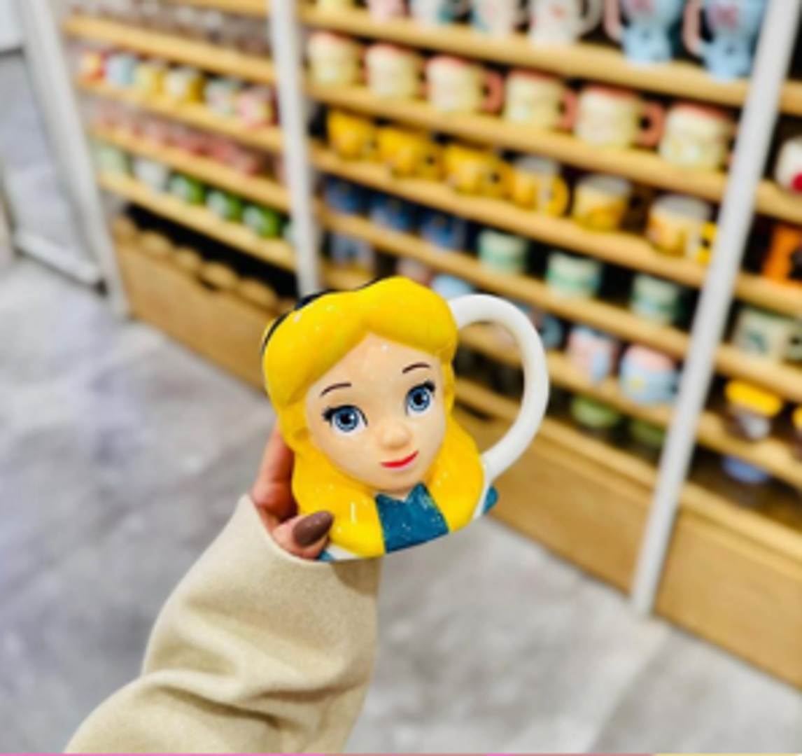 MUG EN RELIEVE DE PERSONAJES 