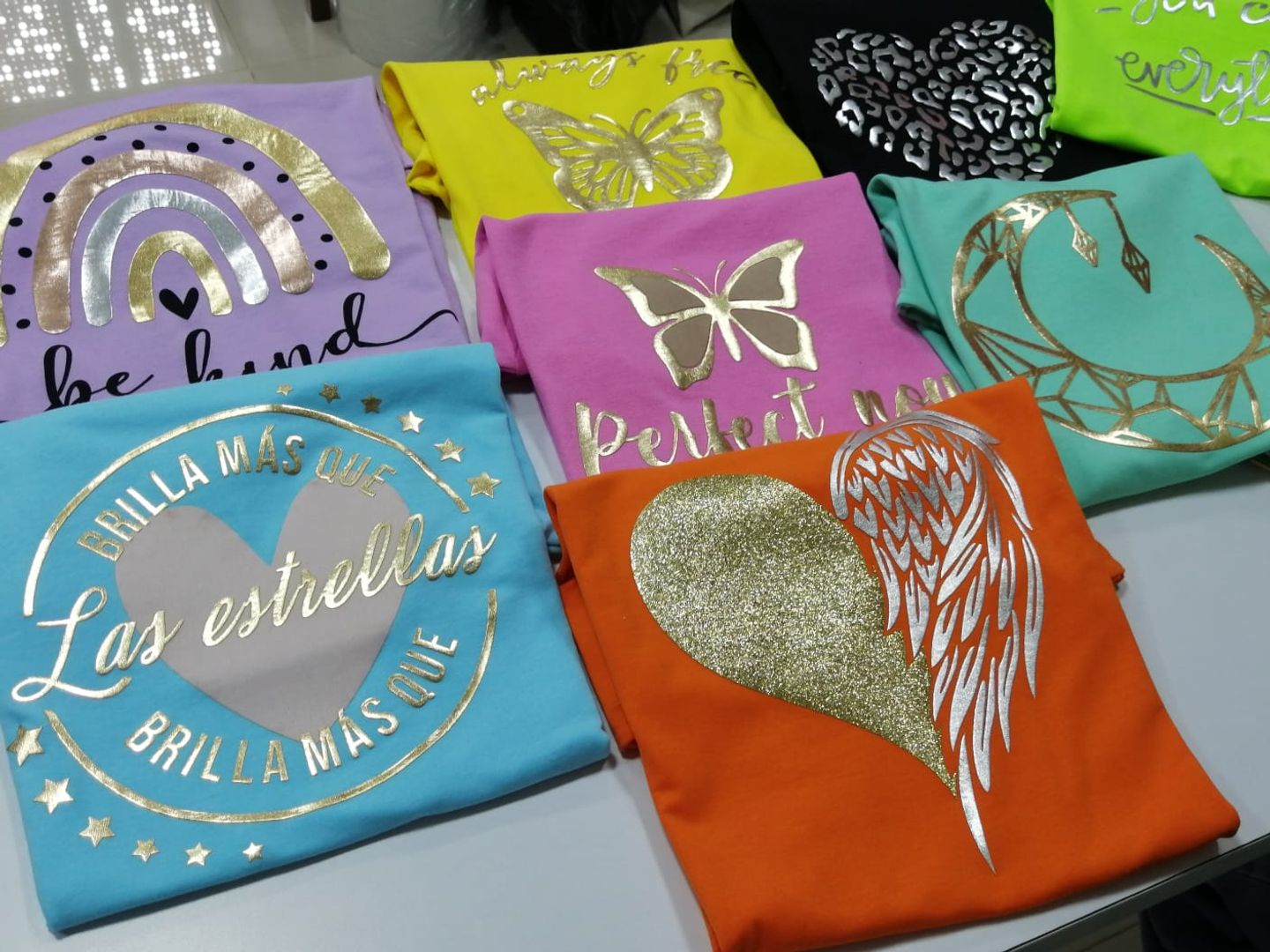 CAMISETA ESTAMPADO BRILLANTE