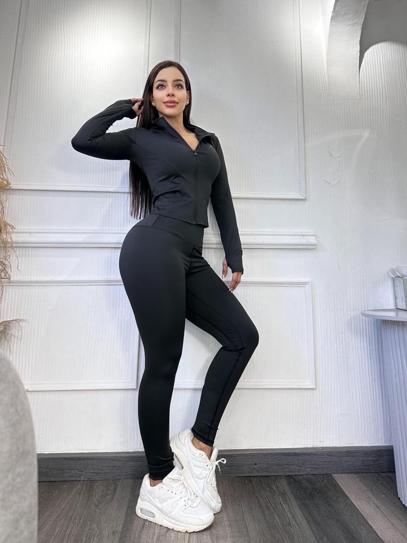 SET DEPORTIVO LISO CON BUSO