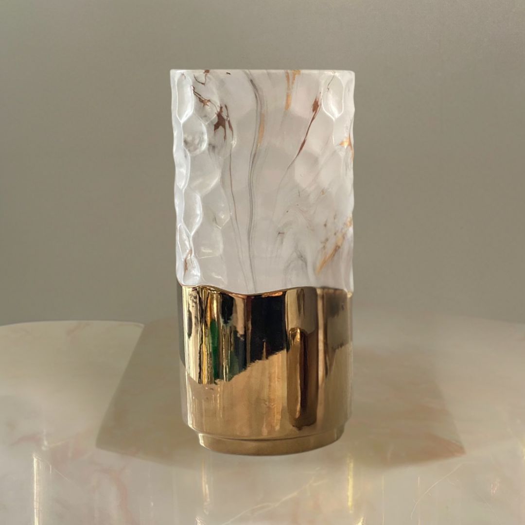 FLORERO DE CERAMICA BLANCO CON DORADO