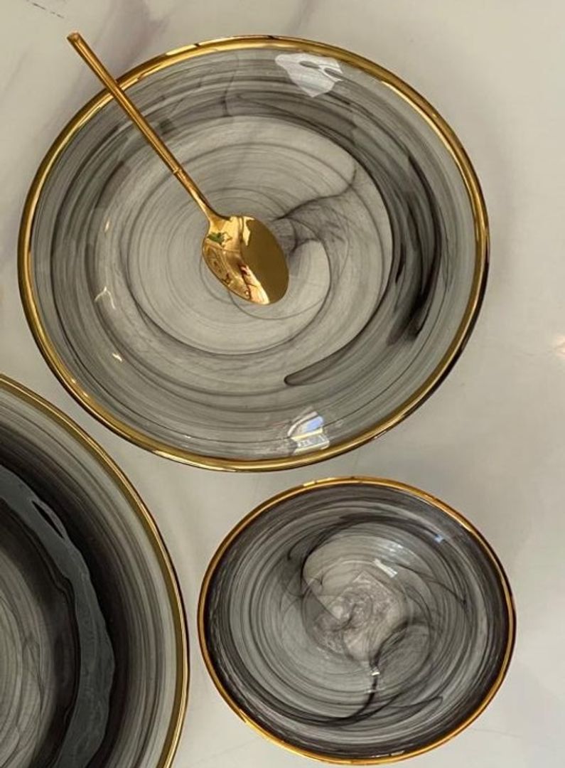 Platos en cristal borde dorado