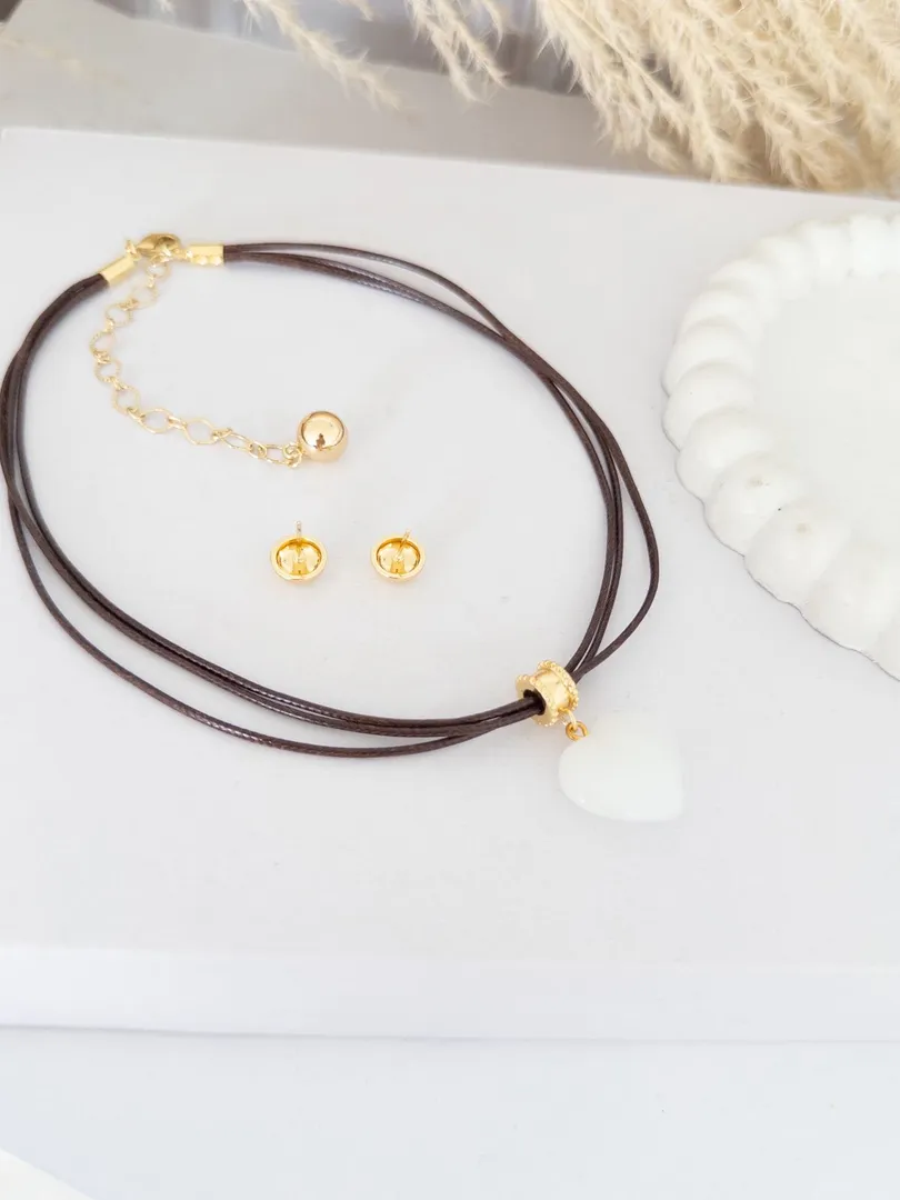 SET CUERO CON TOPOS