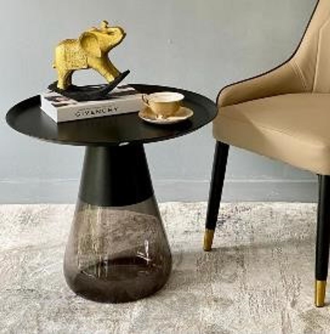 MESA EN METAL NEGRO Y VIDRIO NEGRO