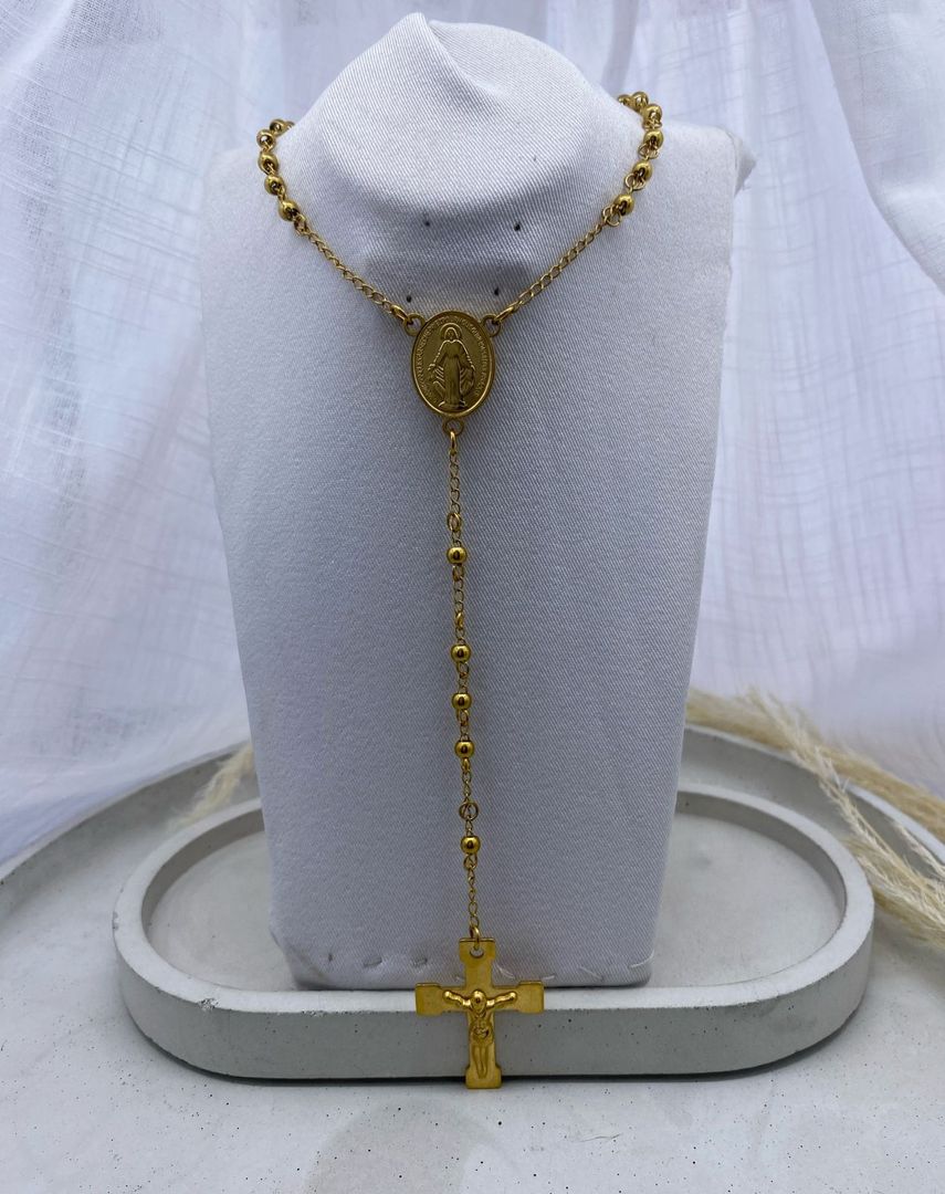 Camándula mediana, dorado, acero 