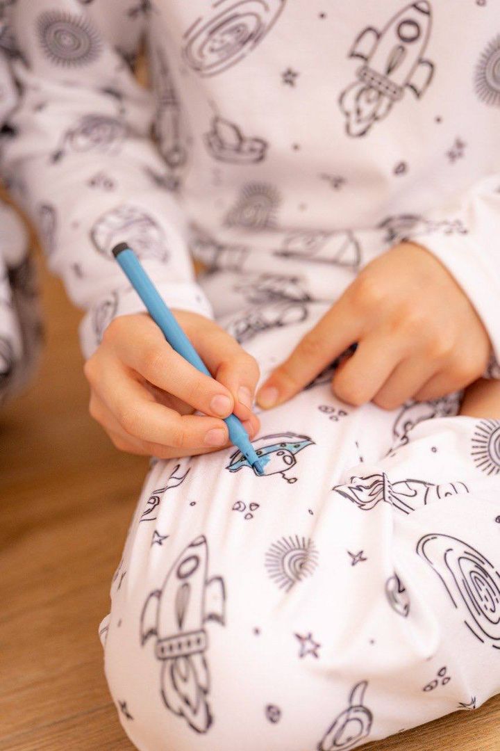 PIJAMA PINTABLE ESPACIAL