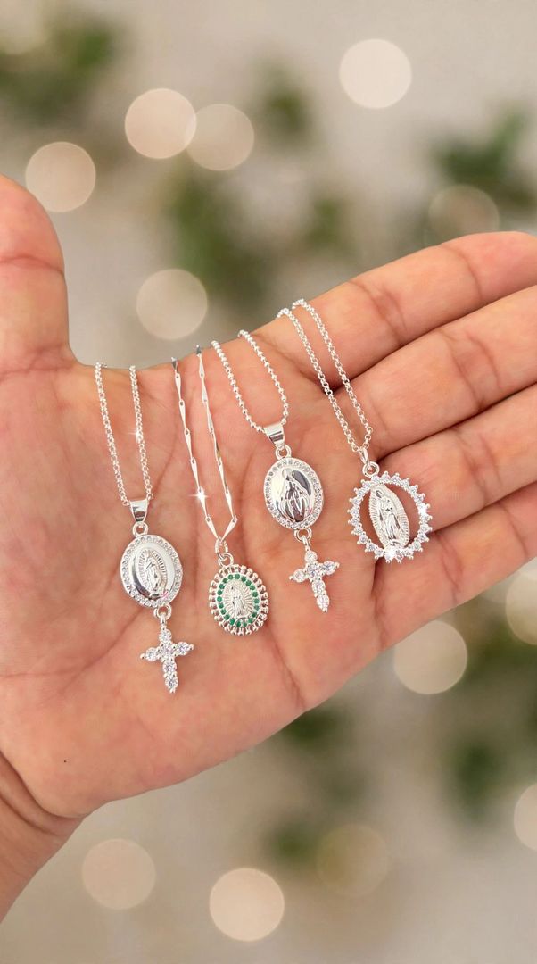 Collar Virgen de Guadalupe con circones