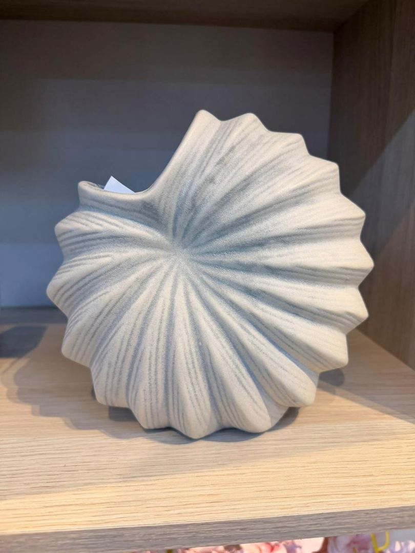 BASE O FIGURA DE POLIRECINA FORMA DE CARACOLA