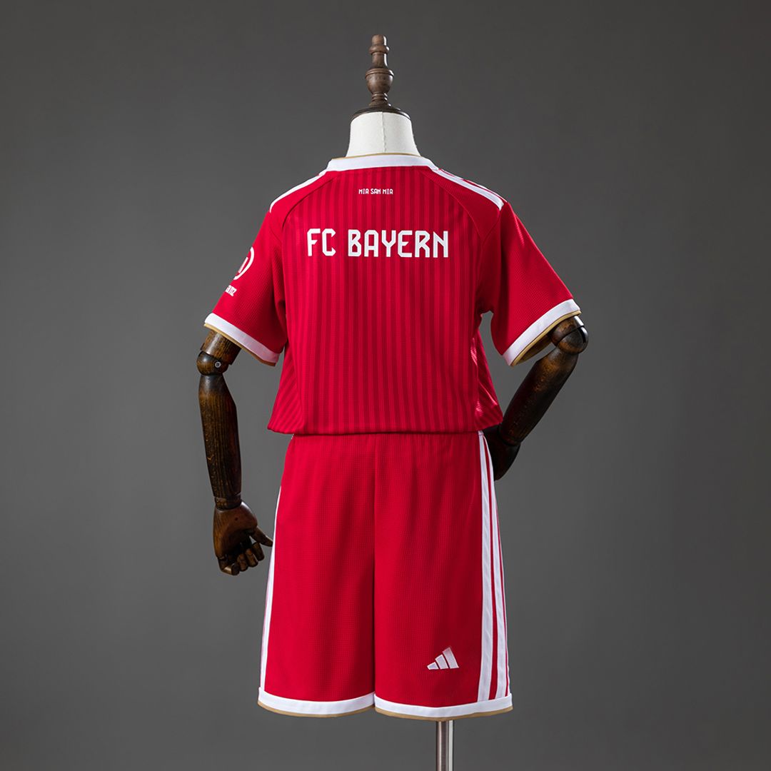 Bayern Munich 2026-27 Niño Fan