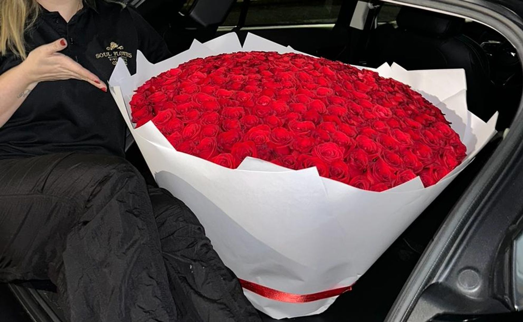 BOUQUET POR 300 ROSAS TRADICIONALES 