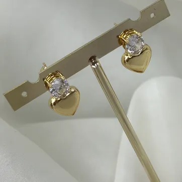 Imagen del producto Arete corazón piedra 