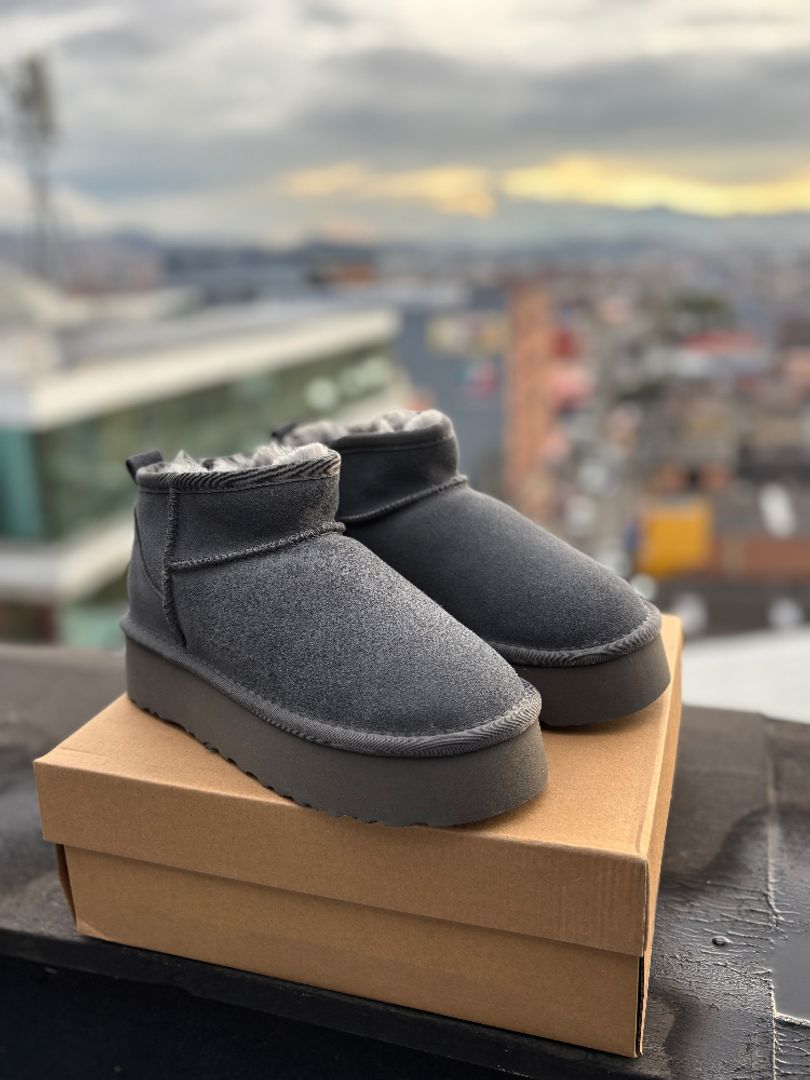 BOTA TIPO UGG GRIS IMPORTADA