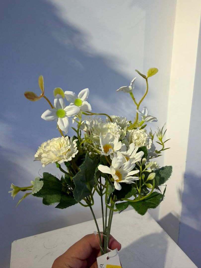 FOLLAJE CON FLOR X 5 BLANCO