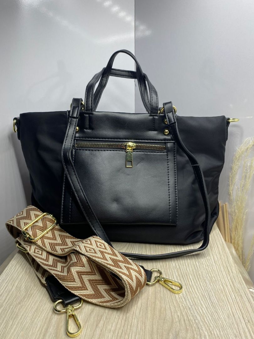 Bolso grande, espacioso 