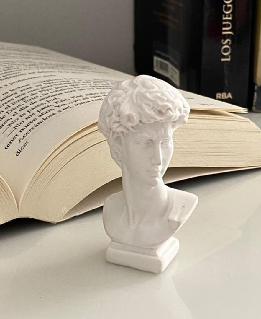 Adorno de resina blanco