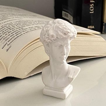 Adorno de resina blanco - imagen 1