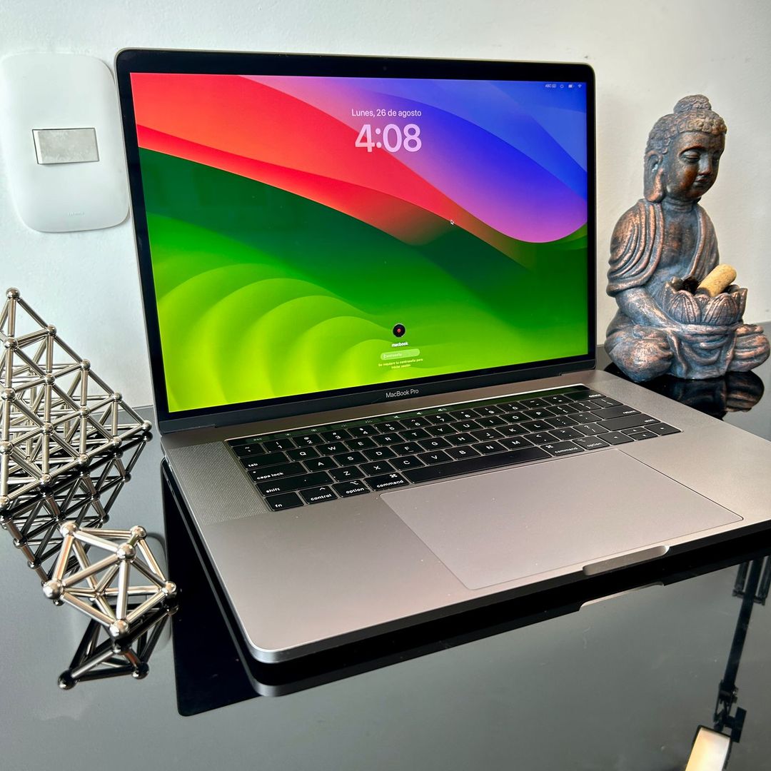 MacBook Pro A1990 15,4” 