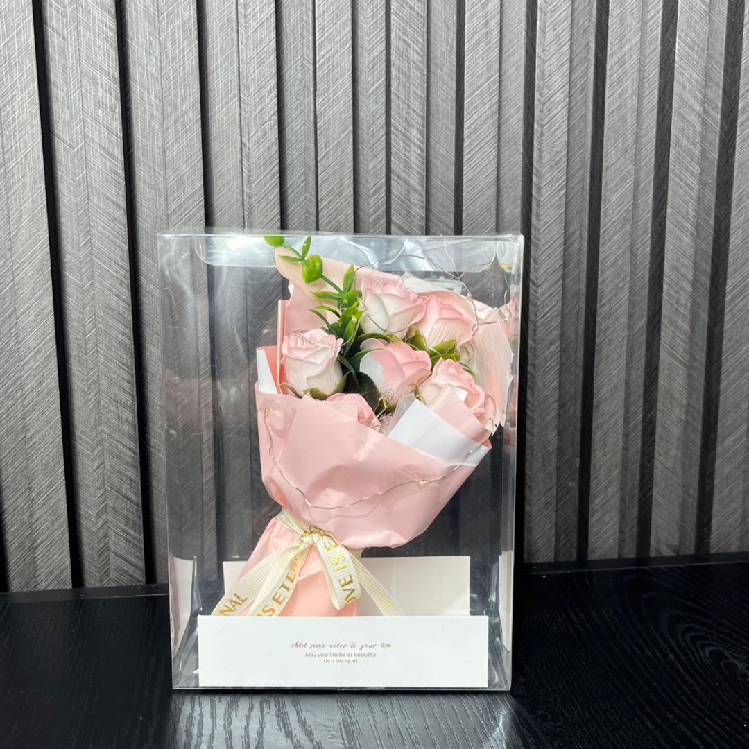 RAMO MEDIANO ROSAS ROSA CLARO CON LUZ.