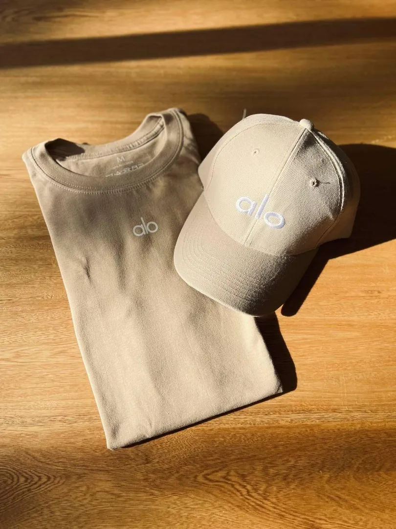 DUO DE CAMISETA + GORRA BORDADA