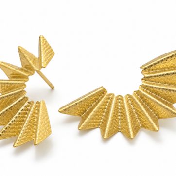 GOLD SMALL BLUE PALM CRESCENT EARRINGS - imagen 1