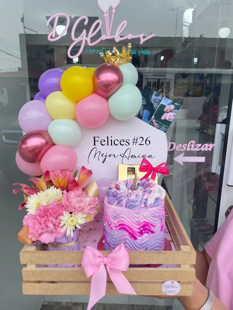 Hermoso detalle con mini torta 