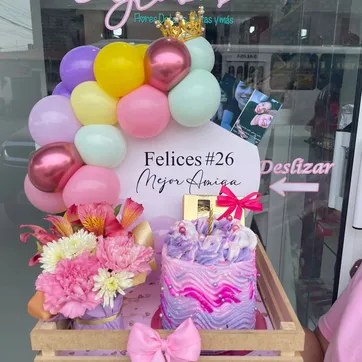 Hermoso detalle con mini torta  - imagen 1