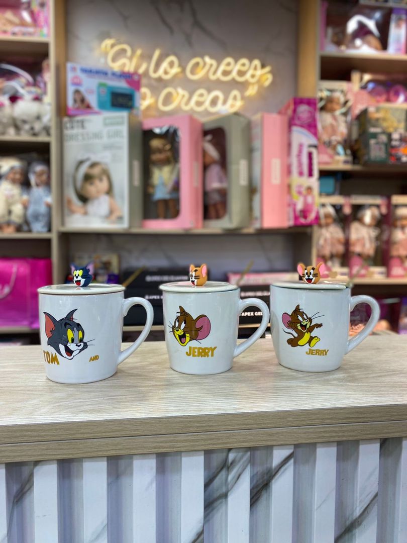 TAZA TOM Y JERRY CON TAPA FIGURA 