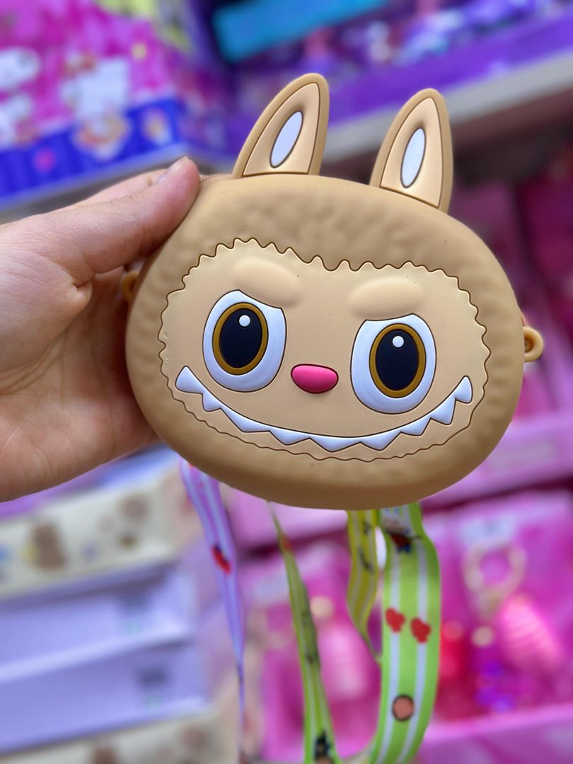 BOLSO SILICONA LABUBU & CAPYBARA 